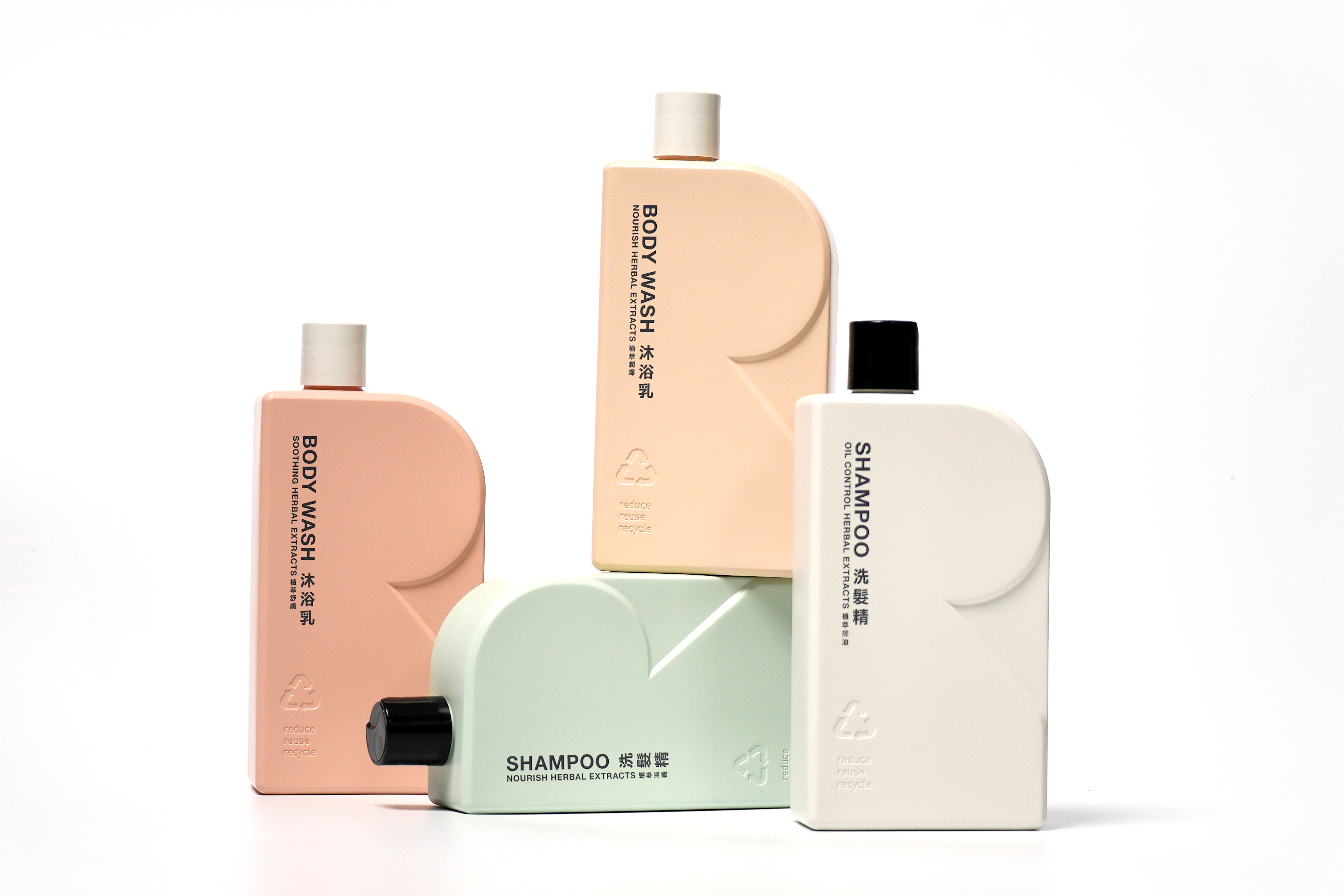 將環保永續的概念作為系列發想的源頭,瓶子的原料採用回收再運用之寶特瓶,搭配自然大地的色系,瓶身設計概念採用「R」字簡潔符碼,象徵著家樂福串連供應商與消費者,除了實踐減量(Reduce)、再利用(Reuse)、回收(Recycle)的減塑精神外,Re在英文字首有「再次」意涵,賦予商品為了環境永續發揮再生的力量(Power of Regeneration)。