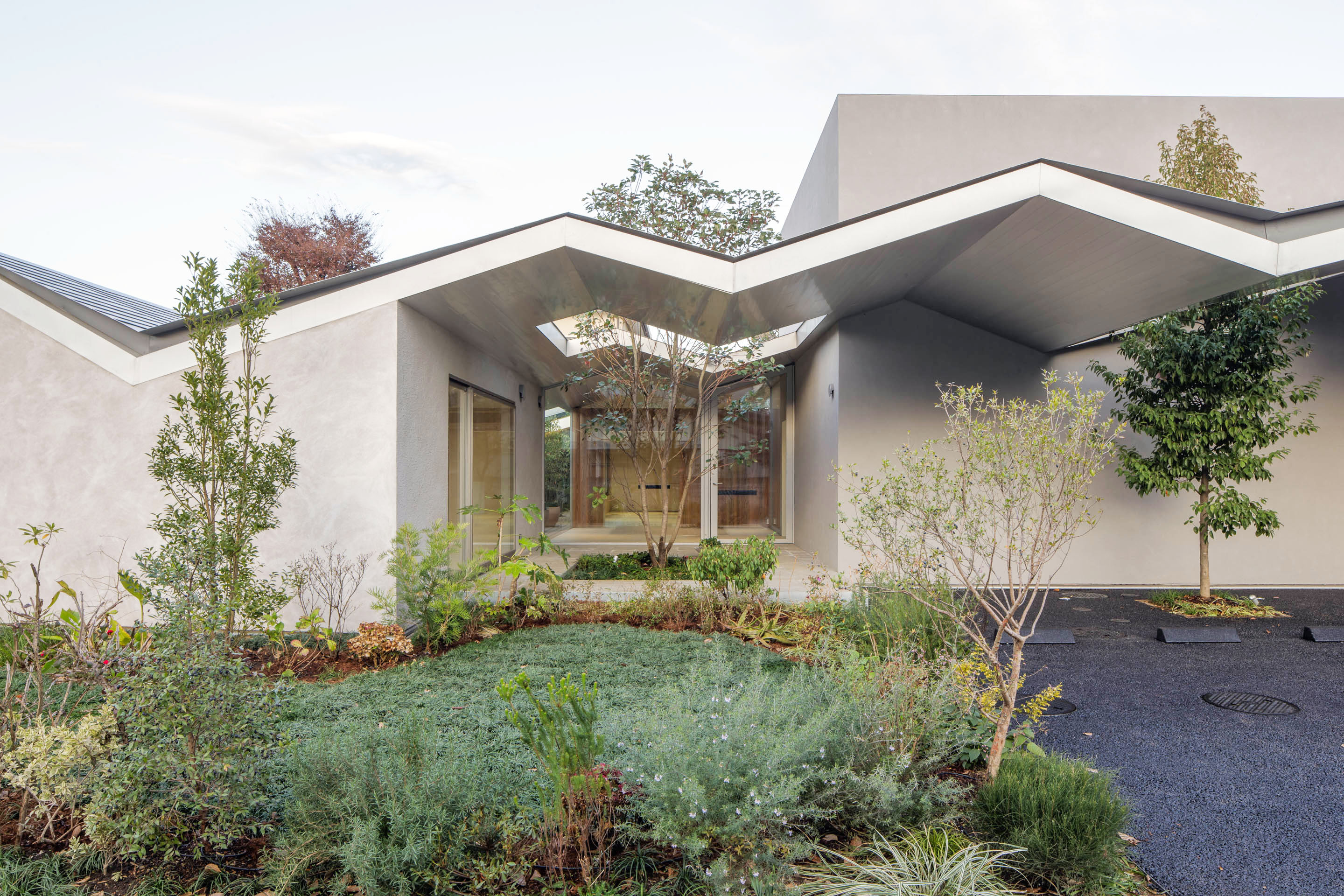 我們的目標是打造一個有著各種景觀的空間，這些奇景以有機的方式和其自然脈絡連結，並和現有狀態中的重要元素融合。