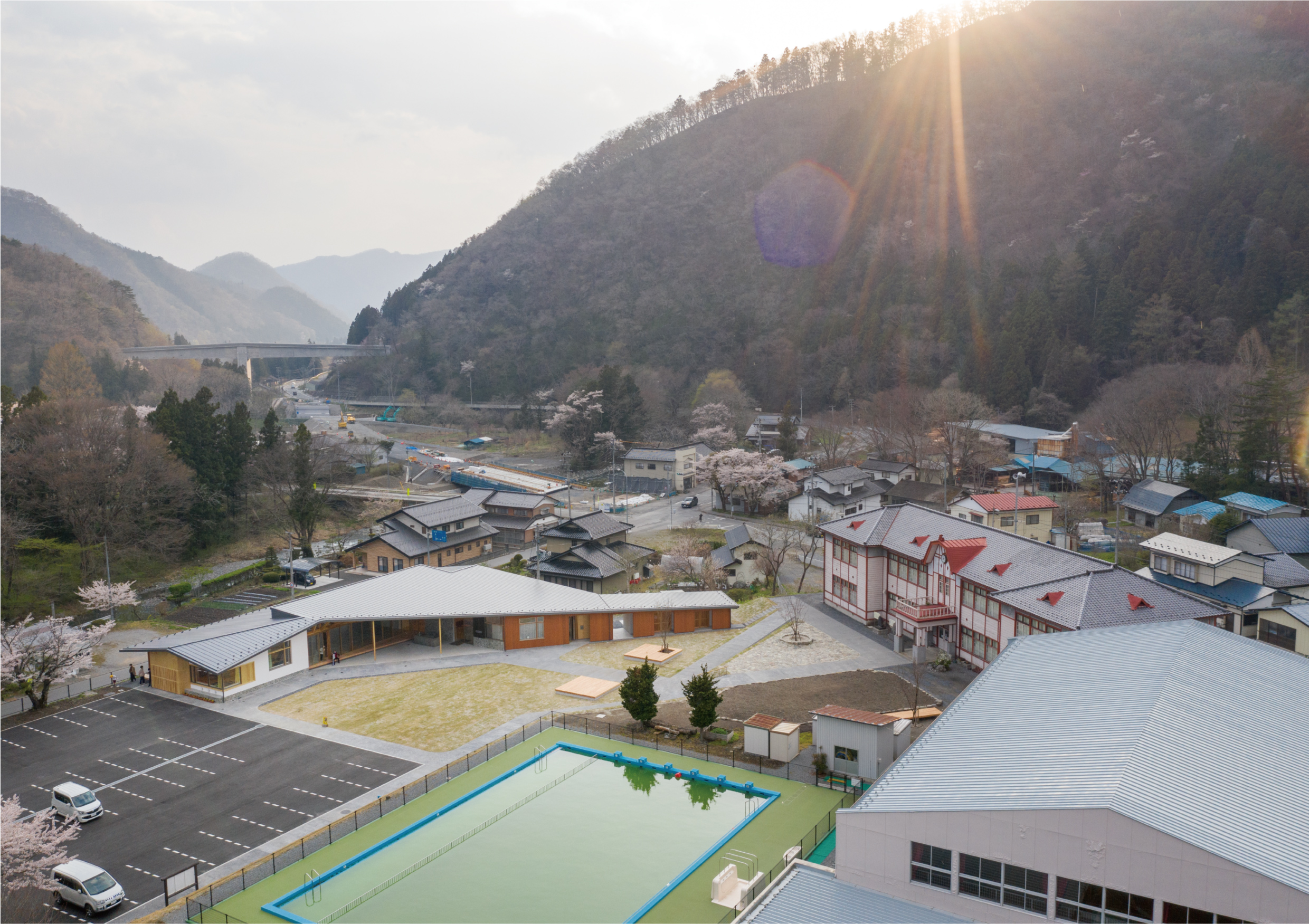 這是一個木造的社區中心，它就位在民俗博物館旁，是社區的一個象徵。